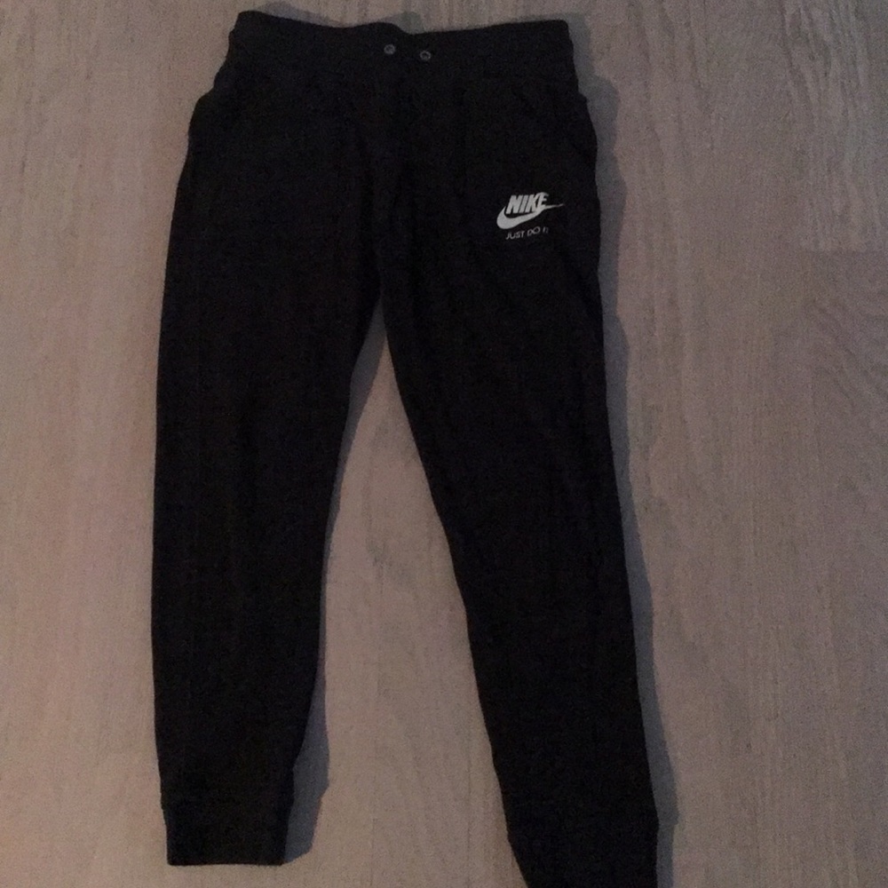 Nike cropped jogging pants